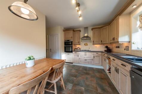 3 Sandbach Drive-2-005.JPG