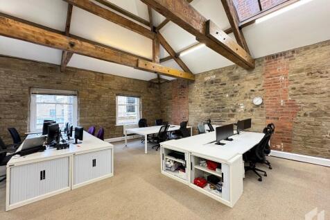Office to rent in dewsbury