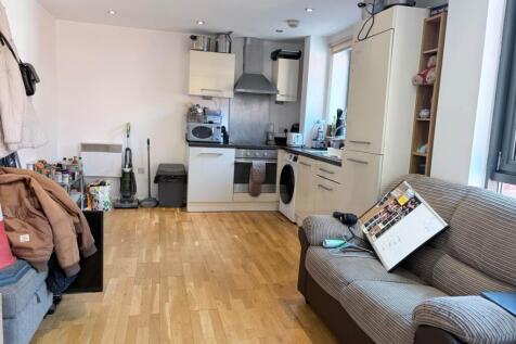 2 double bedroom flat in the city centre (just off Oxford Road) available from the 10th August 2026! Available To Students Or Working Professionals. Please send us an email if you would like to book a