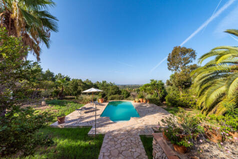 Finca with wonderful sweeping views and guest house in Inca