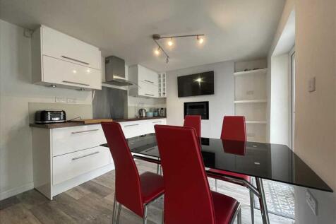 4 Bedroom House in PL4 7LJ