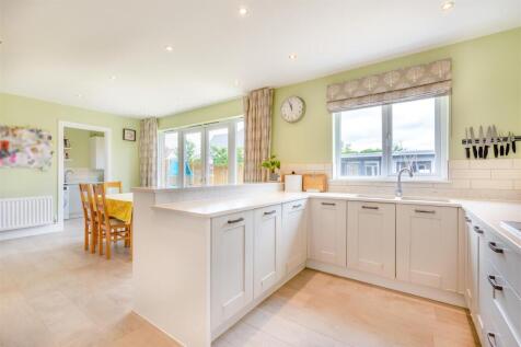 Kitchen/Dining Area