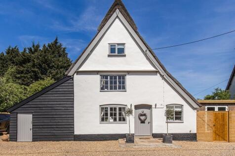 White Cottage Hou...