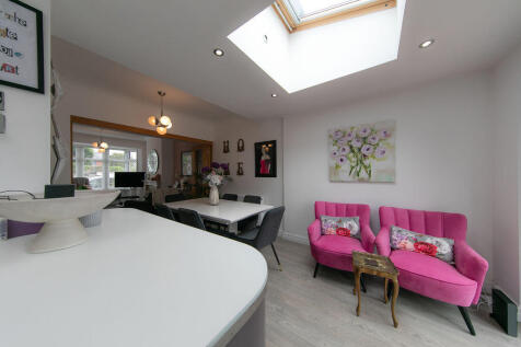 Kitchen & dining room