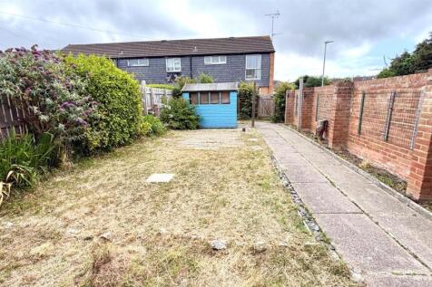 GOOD SIZED REAR GARDEN
