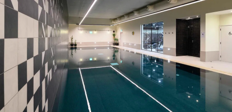 Available from 21 September, furnished. Spacious 2 bedroom 2 bathroom apartment with a balcony on the 4th floor is available for rent in Woodberry Down. Facilities: concierge, gym and swimming pool et