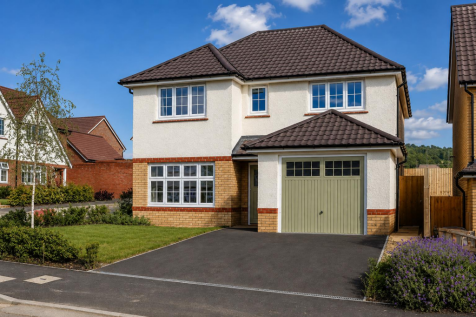4-bed-house-leckhampton19.png
