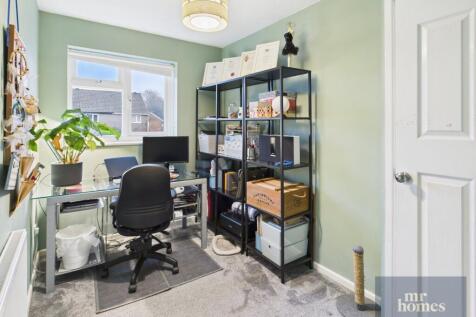 Bedroom 2/Office