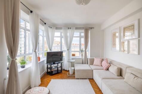 A great one-bedroom apartment located minutes away from Marble Arch and Oxford Street.