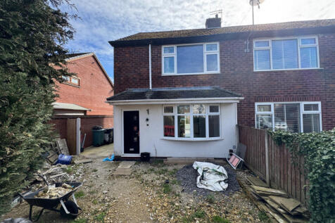 2 bed semi-detached house for sale Redland Court,