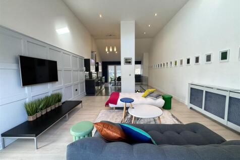 LOUNGE AREA