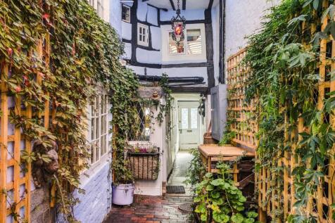 TWO STOREY ENCLOSED COURTYARD