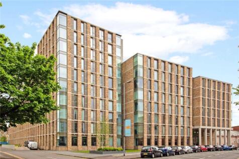 X1 is delighted to introduce this exceptional apartment in Burlington Square, located within Manchester’s bustling ‘Learning Quarter.’ Positioned in the heart of ‘Corridor Manchester,’ a cutting-edge
