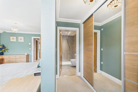 CAM04024G0-PR0028-STILL035