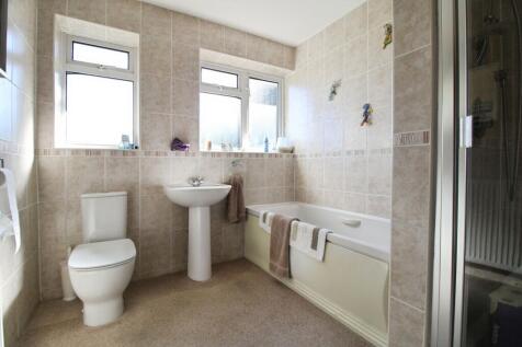 Family Bathroom with Shower