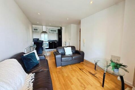 A spacious two-bedroom, two-bathroom apartment located in the popular Gateway development. Ideally positioned just a ten-minute walk from the railway station and only five minutes from the bus station