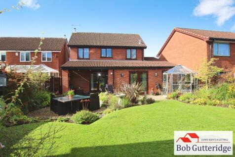 ENCLOSED REAR GARDEN