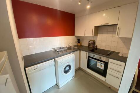 ** Zero Deposit Guarantee Available **
Available to move in now! A lovely one bedroom apartment on London Road, a short walk to Liverpool Lime St station and Liverpool Centre. This is a perfect city p