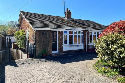4 Fisher Close blue sky shot.jpg