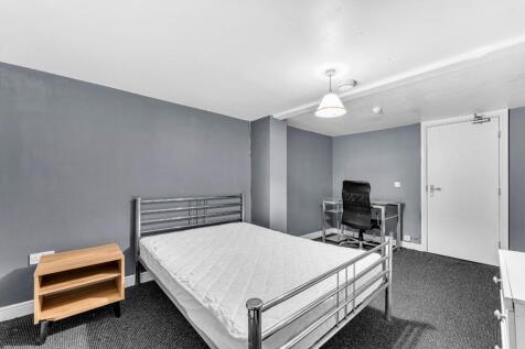 33 bed, 15 bath Detached in Manchester - Photo 8