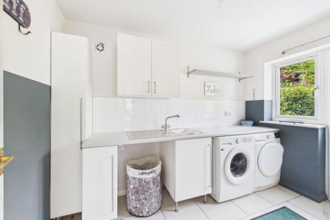 18. CAM04922G0-PR0058-STILL033