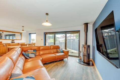 KITCHEN, DINER AND LIVING ROOM
