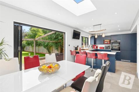 Kitchen/ Dining