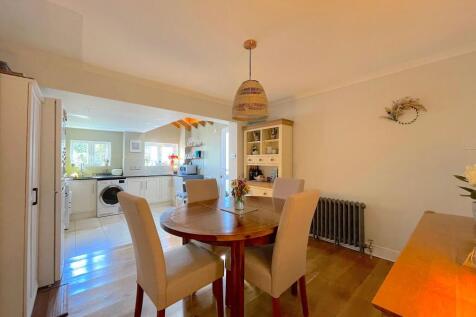 Kitchen/Dining Room (1)