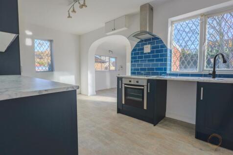 2a peterbourhg road -18.jpg