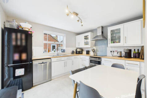 CAM03218G0-PR0798-STILL021-thumbnail-h750-70