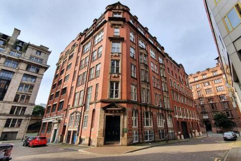 **AVAILABLE 23rd JULY - VIDEO TOUR AVAILABLE - PHYSICAL VIEWING REQUIRED - Large one bedroom furnished apartment in a converted Edwardian building just minutes from the city centre, suitable for profe