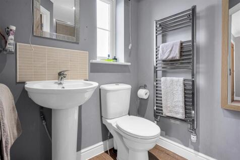 EN-SUITE TO BEDROOM ONE