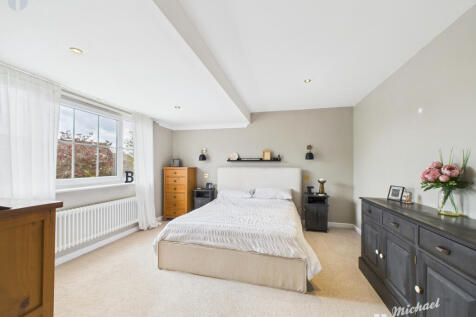 CAM03218G0-PR0606-STILL002