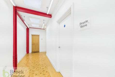 CAM02841G0-PR0079-STILL039