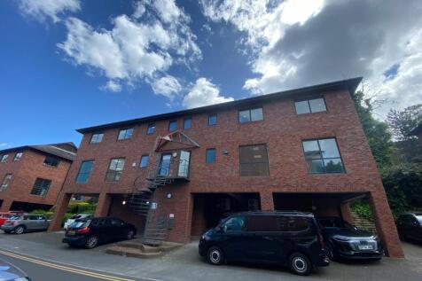 Office to rent in woodhouse