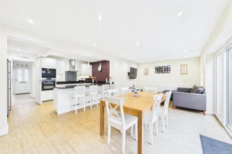 Kitchen/Dining Area