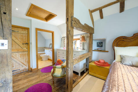 THe Farmhouse Woo...