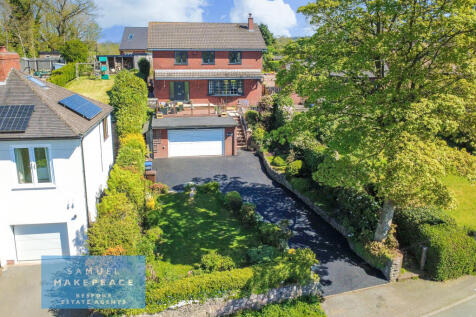 Outstanding Four Bedroom Detached Property with I