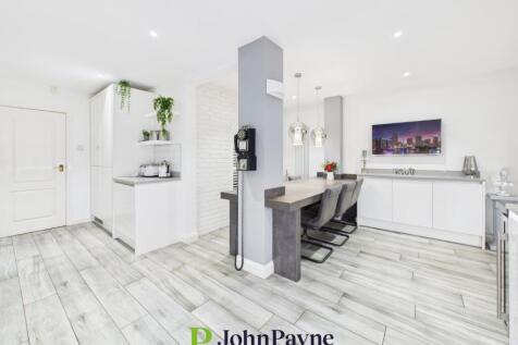 Kitchen / Dining