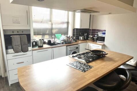 ***ALL BILLS INCLUDED***Spacious room. Spacious communal kitchen/living room. Outside rear garden.