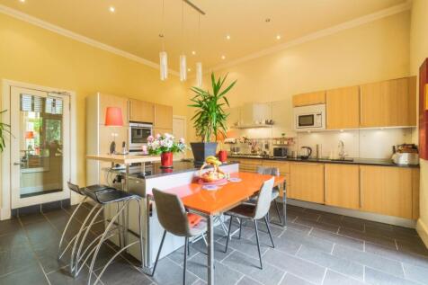6 bed, 4 bath Town House in Glasgow - Photo 5