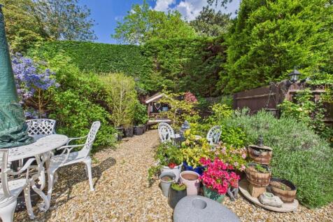 20. CAM04922G0-PR0020-STILL021