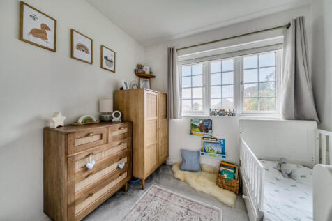 1373596-12-690c8d...