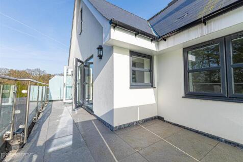 fLAT 5 BALCONY.jpg