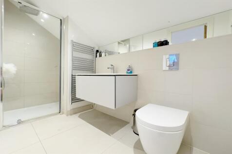 Bed 1 En-suite Showe