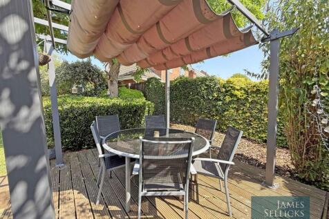 Decked entertaining area