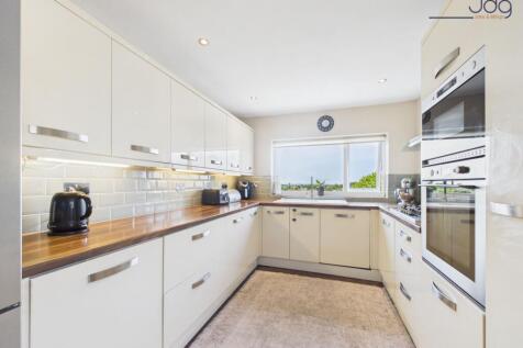 Kitchen Diner with Views