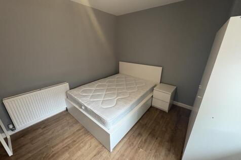** Zero Deposit Guarantee Available **
Double Bedroom Apartment * Bills Included * Town Centre Location * Excellent Commuting Links * Furnished * Available Now! *