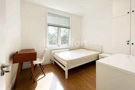 *No Deposit Needed* Recently refurbished 5 bedroom maisonette is set within moments away from Tufnell Park tube station and local amenities.