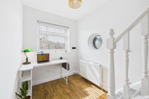 CAM03162G0-PR0321-STILL002